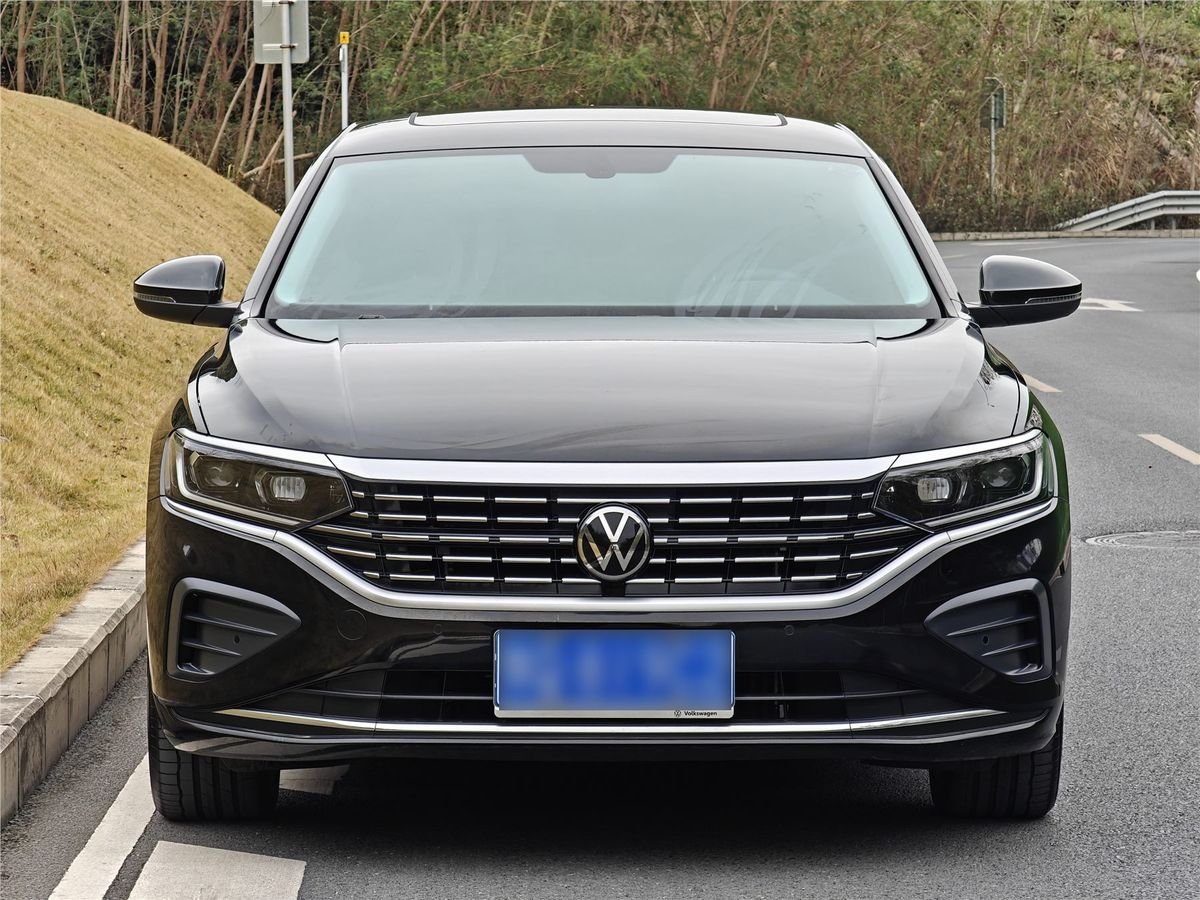 2025 Volkswagen Passat 330TSI Elite Edition Used Car gallery