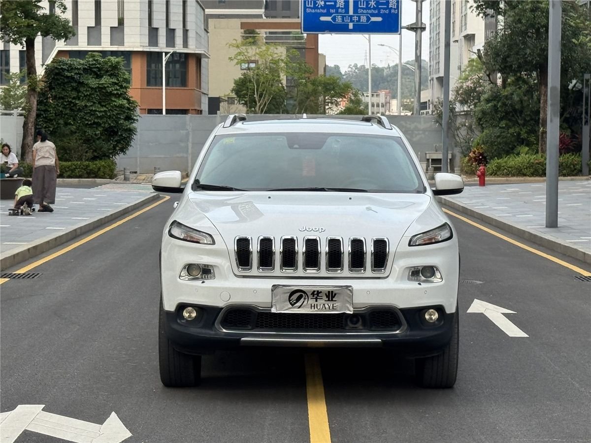 2014 Jeep Cherokee 2.4L Used Car gallery