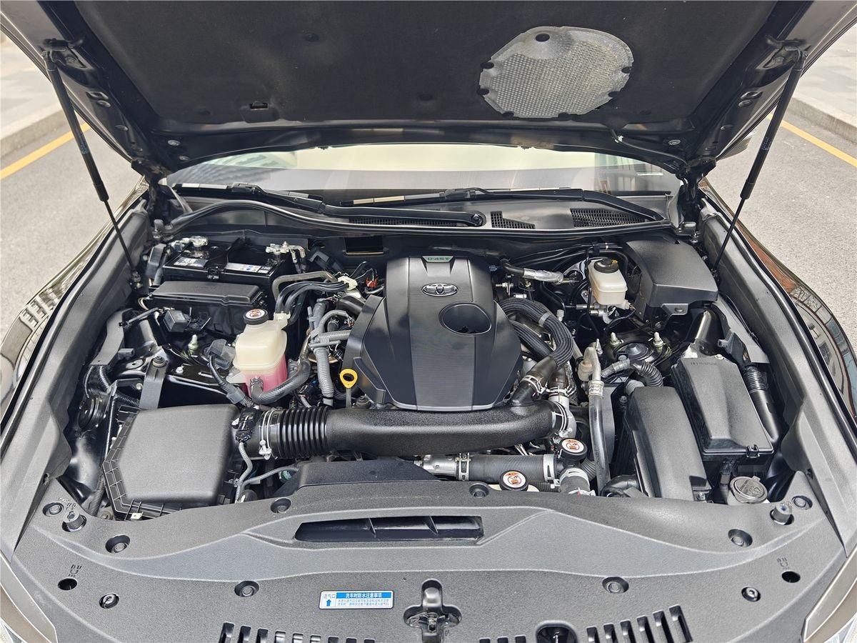 2018 Toyota Crown 2.0T Used Car gallery