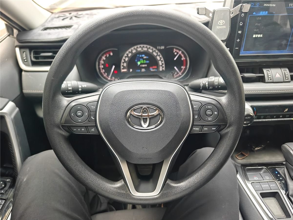 2020 Toyota RAV4 2.0L CVT2WD Used Car gallery