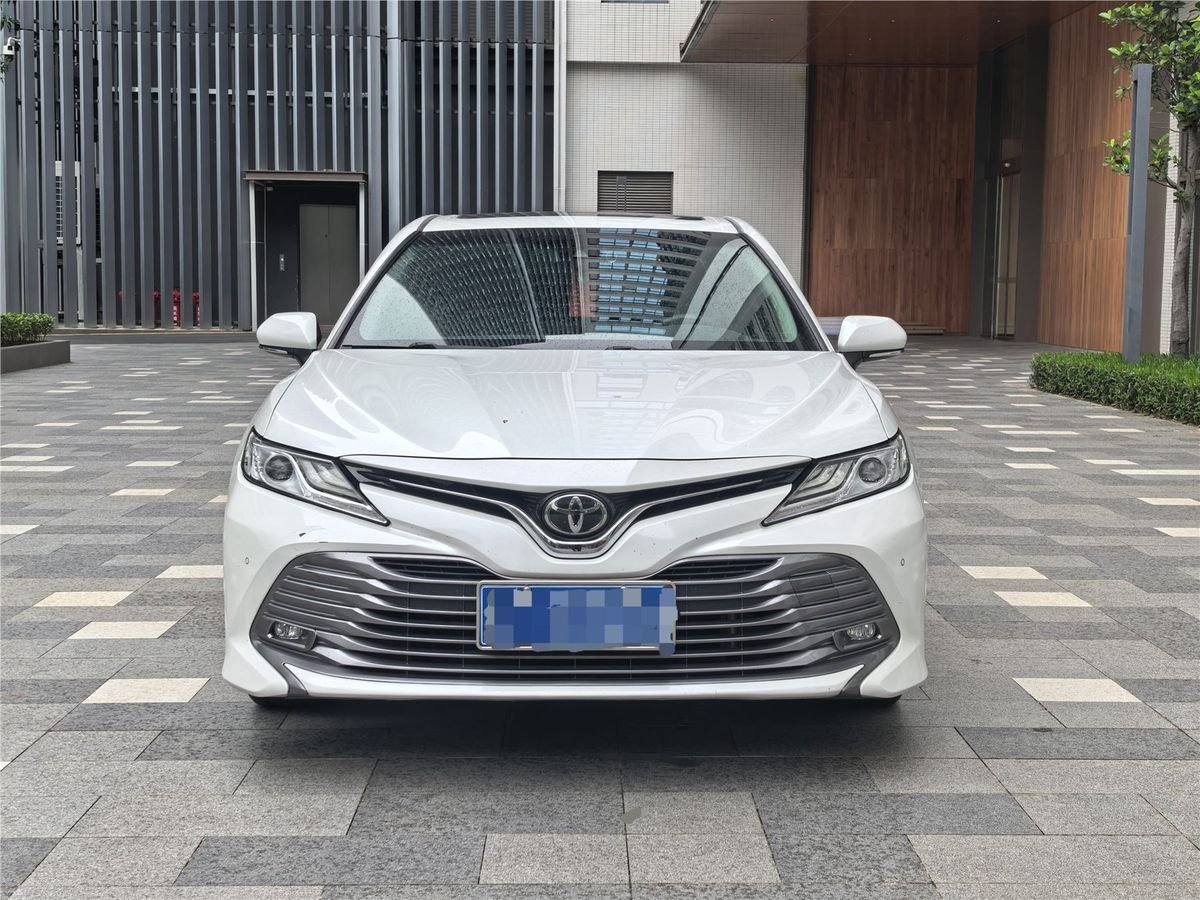 2019 Toyota Camry Facelift 2.0G Luxury Edition Used Car gallery