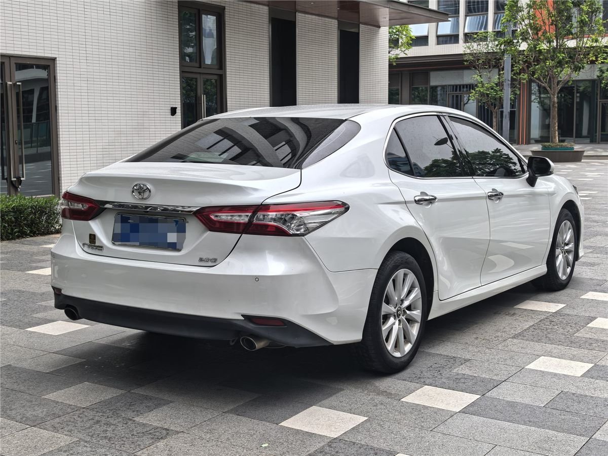 2019 Toyota Camry Facelift 2.0G Luxury Edition Used Car gallery