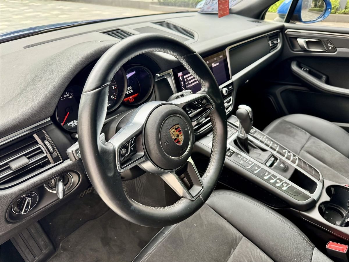 2021 Porsche Macan 2.0T Used Car gallery