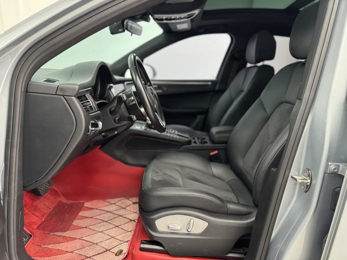 2020 Porsche Macan 2.0T Used Car gallery