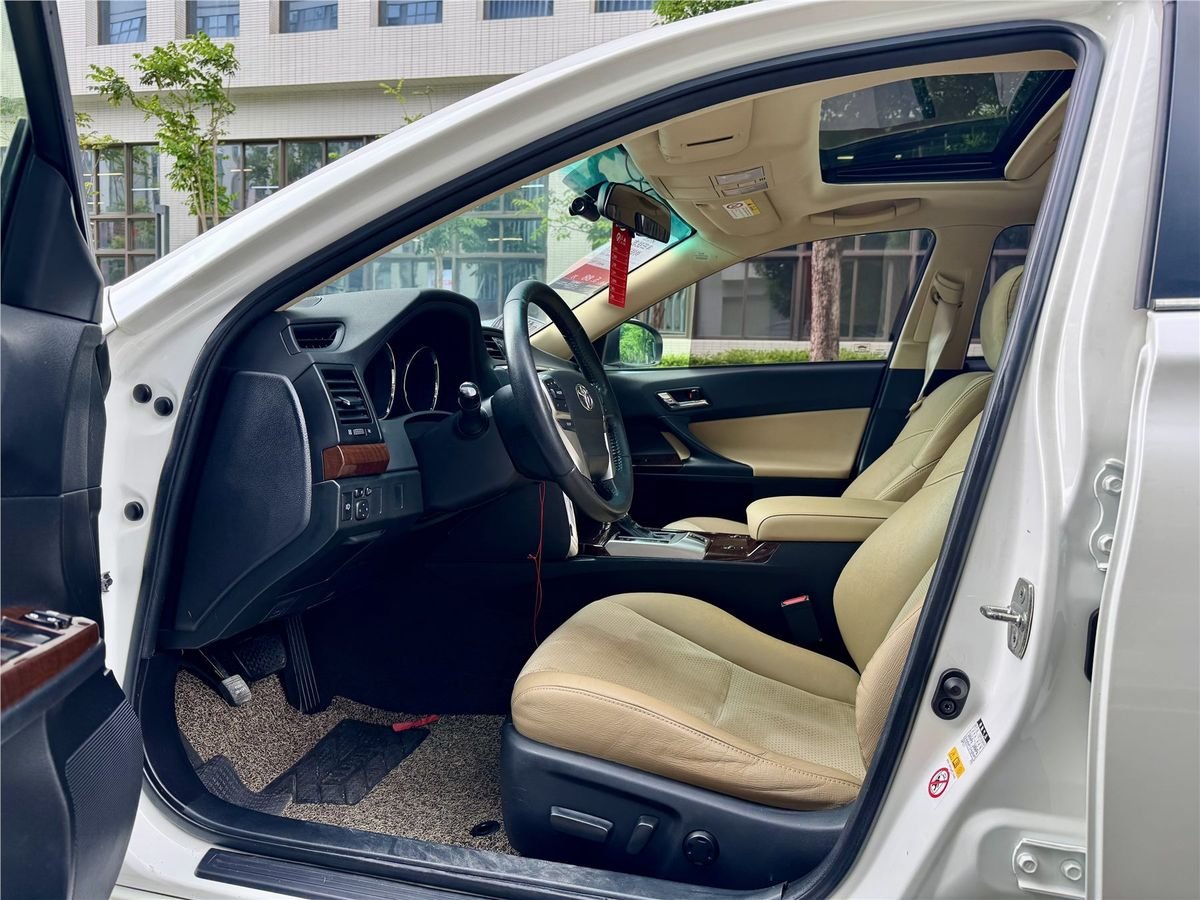 2013 Toyota Reiz 2.5V Used Car gallery