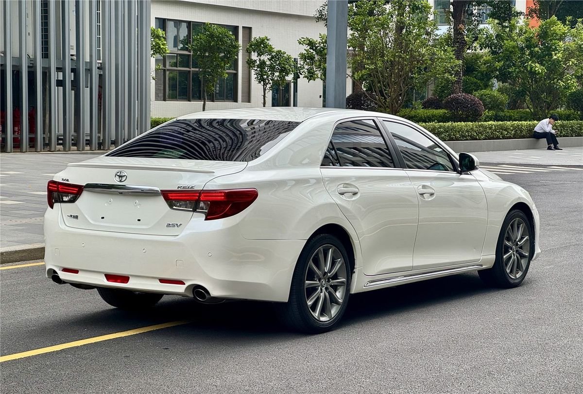 2013 Toyota Reiz 2.5V Used Car gallery