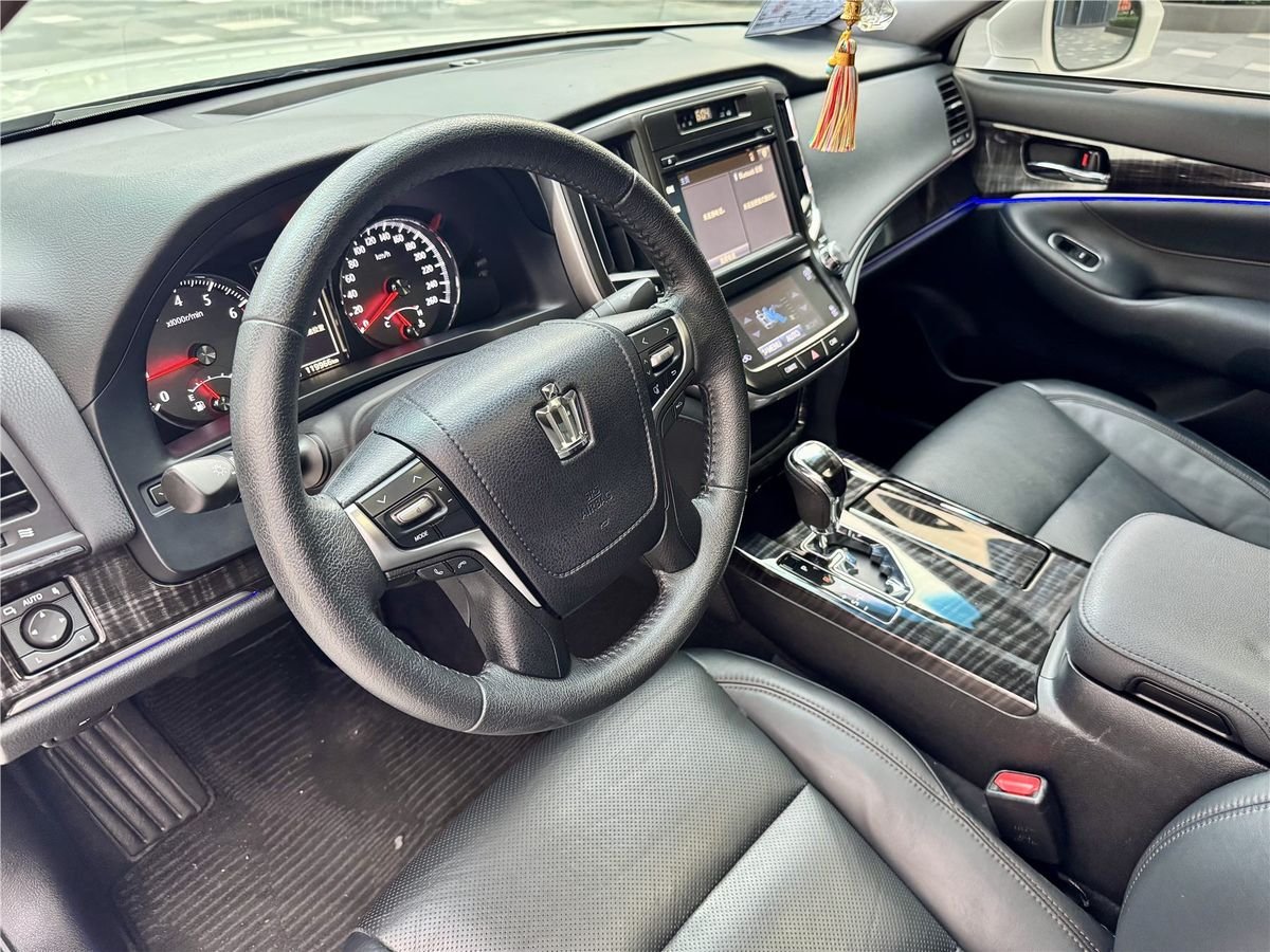 2015 Toyota Crown 2.0T Used Car gallery