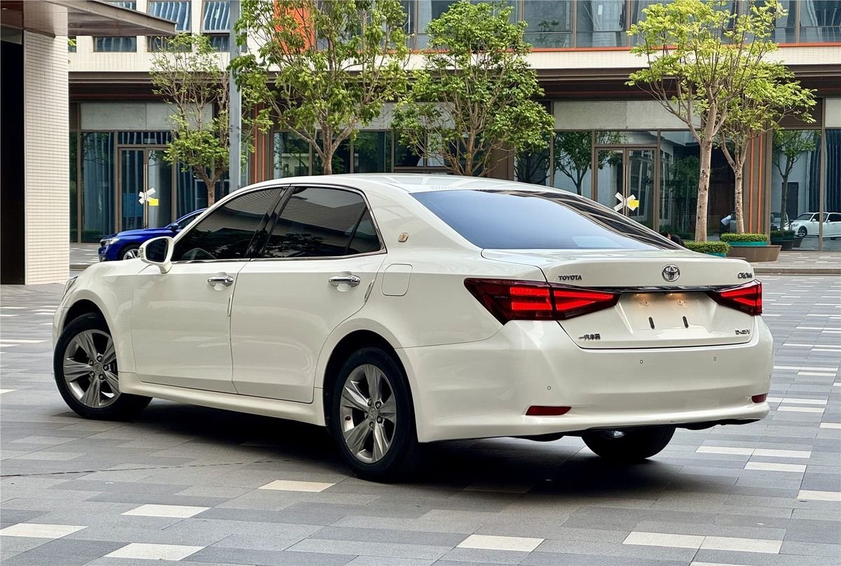 2015 Toyota Crown 2.0T Used Car gallery
